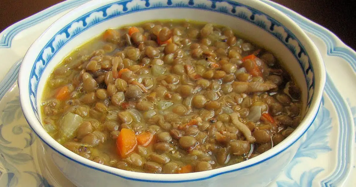 La mejor receta para preparar lentejas: la sopa para comer todo el año